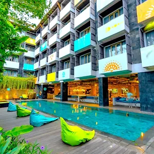 Отель Tijili Hotel Seminyak, Семиньяк